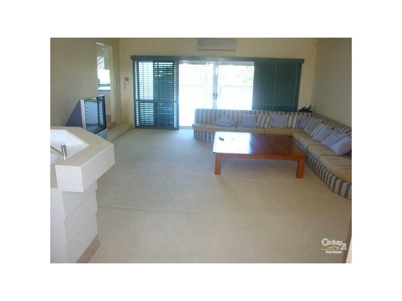114 EDINBURGH RD, Benowa QLD 4217