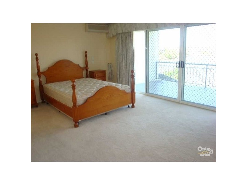 114 EDINBURGH RD, Benowa QLD 4217