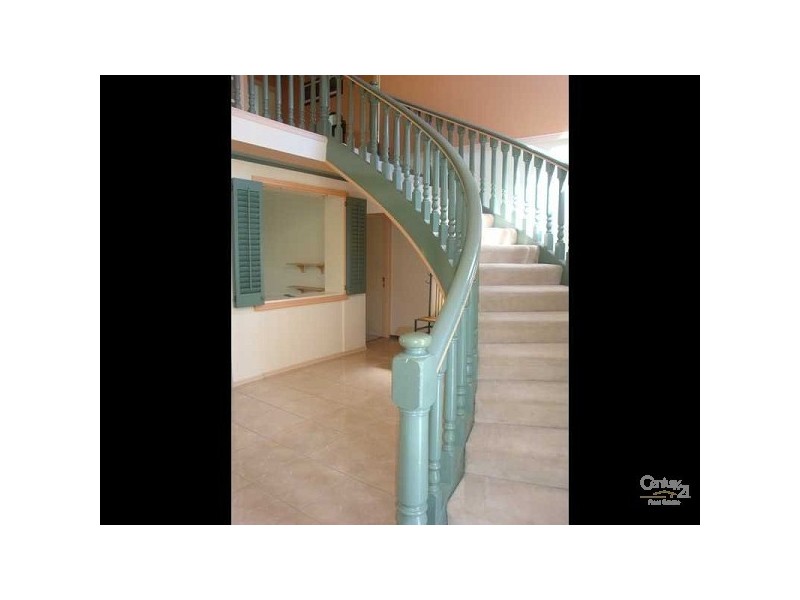 114 EDINBURGH RD, Benowa QLD 4217