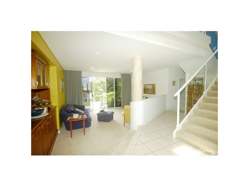 9 RIVERBANK CRT, Ashmore QLD 4214