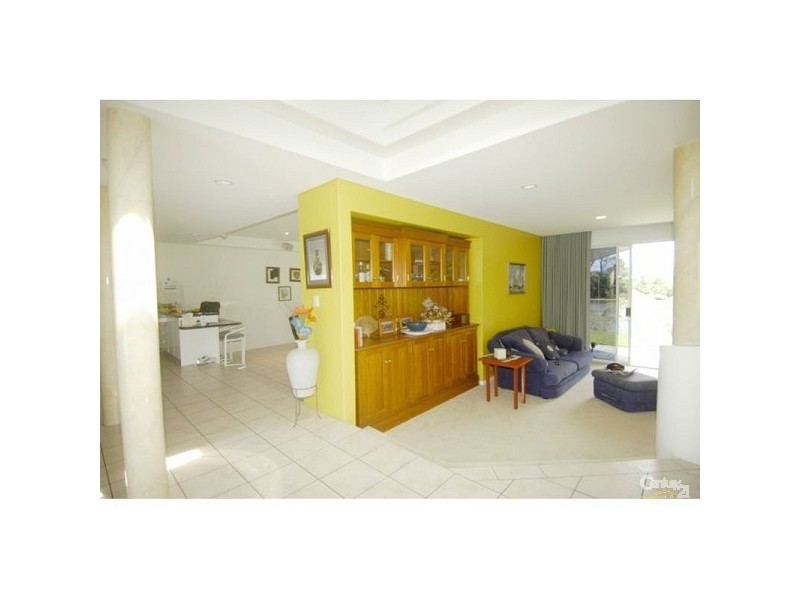 9 RIVERBANK CRT, Ashmore QLD 4214