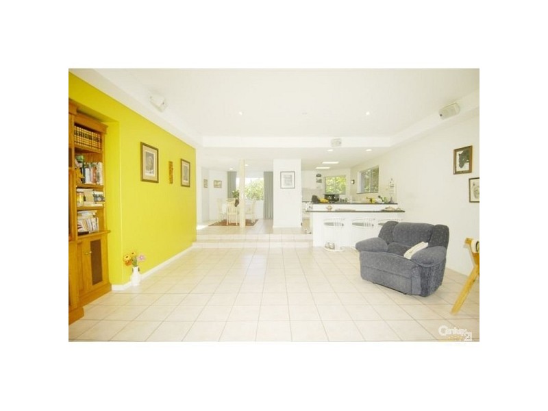 9 RIVERBANK CRT, Ashmore QLD 4214