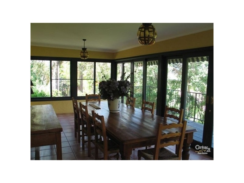 4 BELLVIEW CR, Ashmore QLD 4214