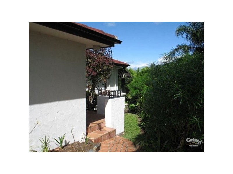 4 BELLVIEW CR, Ashmore QLD 4214