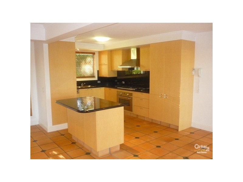 6 MOOMBA CT, Bundall QLD 4217