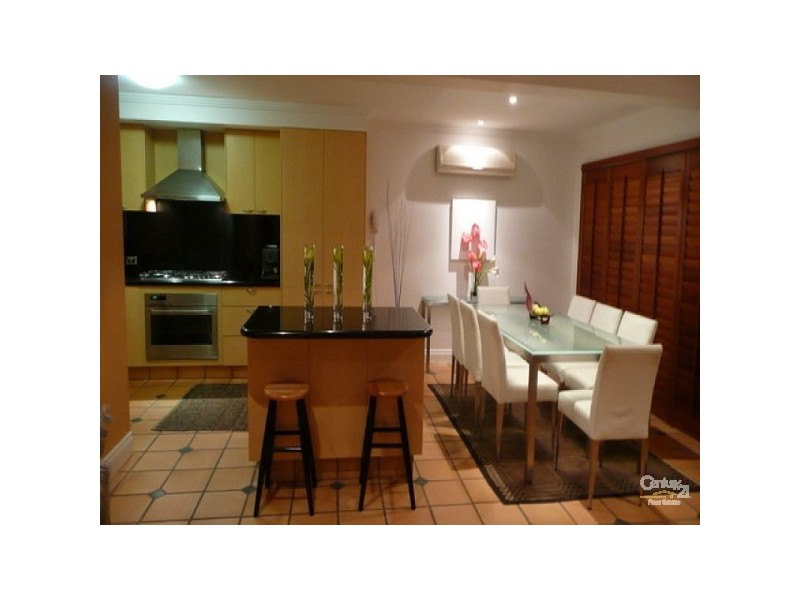 6 MOOMBA CT, Bundall QLD 4217