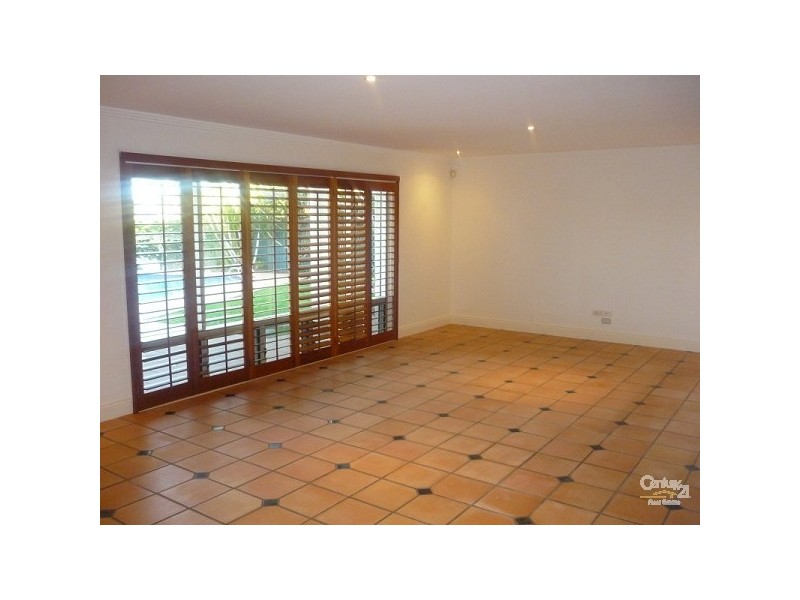 6 MOOMBA CT, Bundall QLD 4217