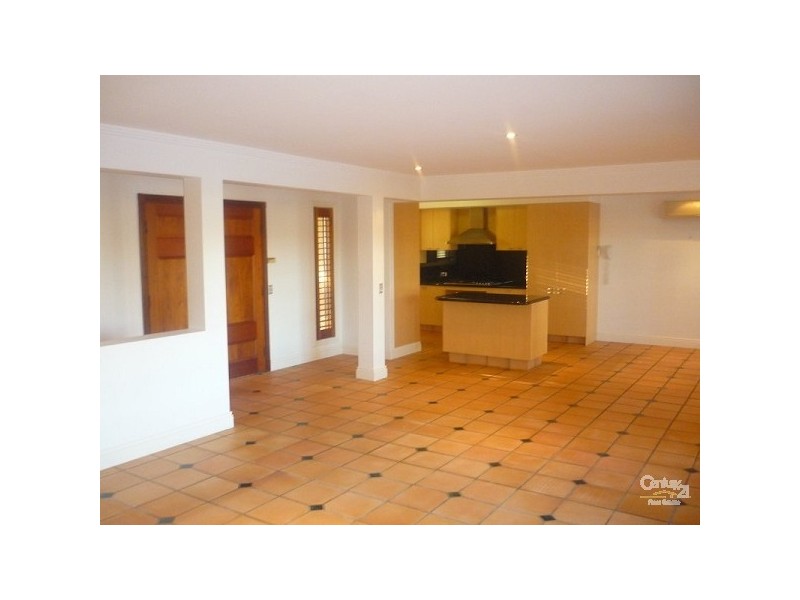 6 MOOMBA CT, Bundall QLD 4217