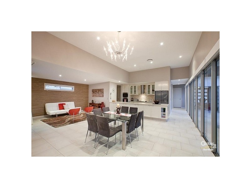 5004 Riverwood Grove, Benowa QLD 4217