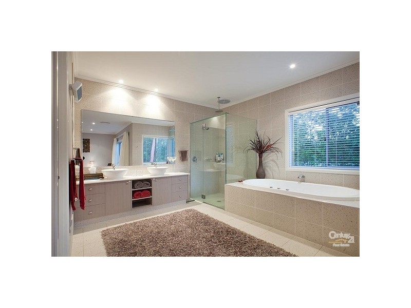 5004 Riverwood Grove, Benowa QLD 4217