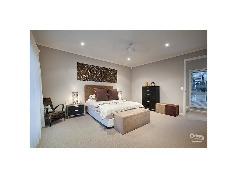 5004 Riverwood Grove, Benowa QLD 4217