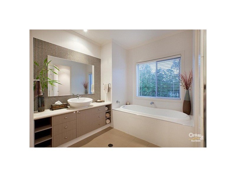 5004 Riverwood Grove, Benowa QLD 4217