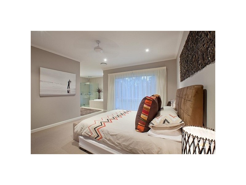 5004 Riverwood Grove, Benowa QLD 4217