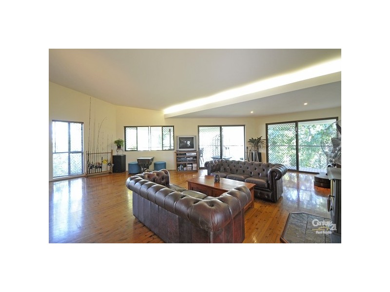 6 The Crescent, Ashmore QLD 4214