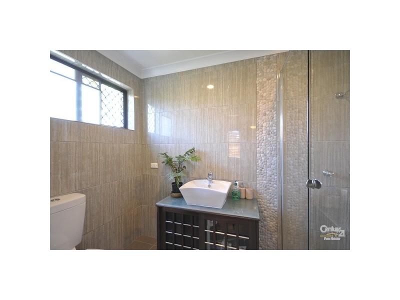 6 The Crescent, Ashmore QLD 4214