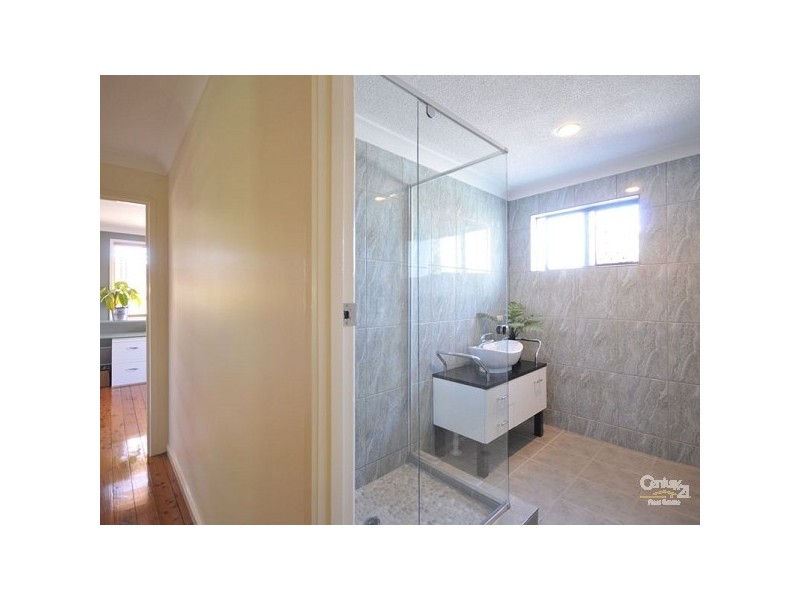 6 The Crescent, Ashmore QLD 4214