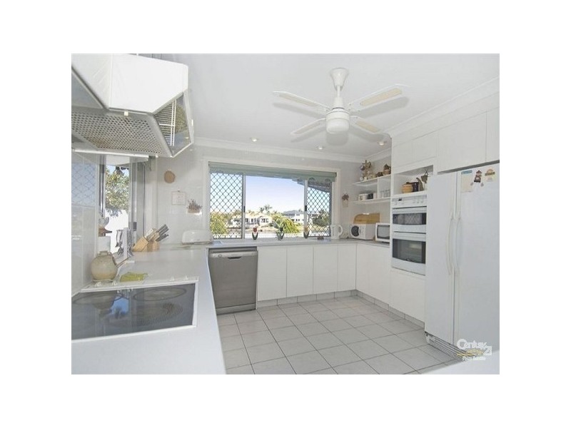 15 SAN SIMEON DRIVE, Clear Island Waters QLD 4226