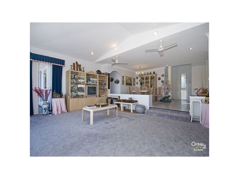 15 SAN SIMEON DRIVE, Clear Island Waters QLD 4226