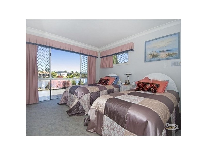 15 SAN SIMEON DRIVE, Clear Island Waters QLD 4226