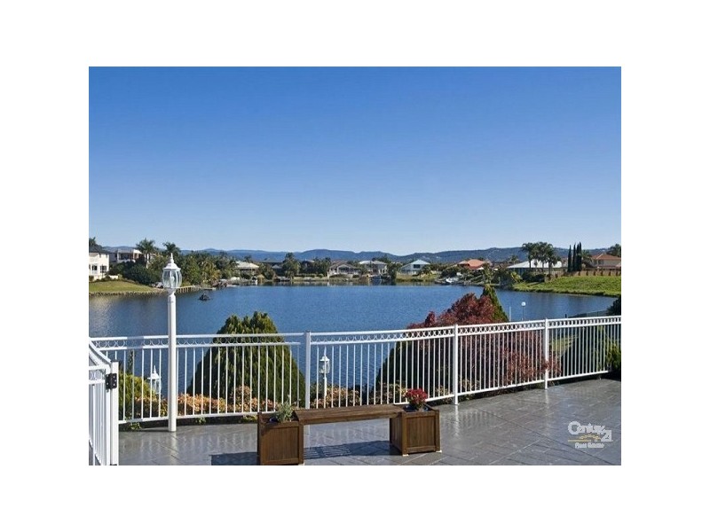 15 SAN SIMEON DRIVE, Clear Island Waters QLD 4226
