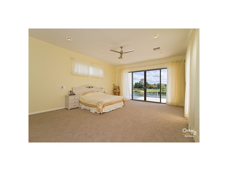 4004 The Boulevarde, Benowa QLD 4217