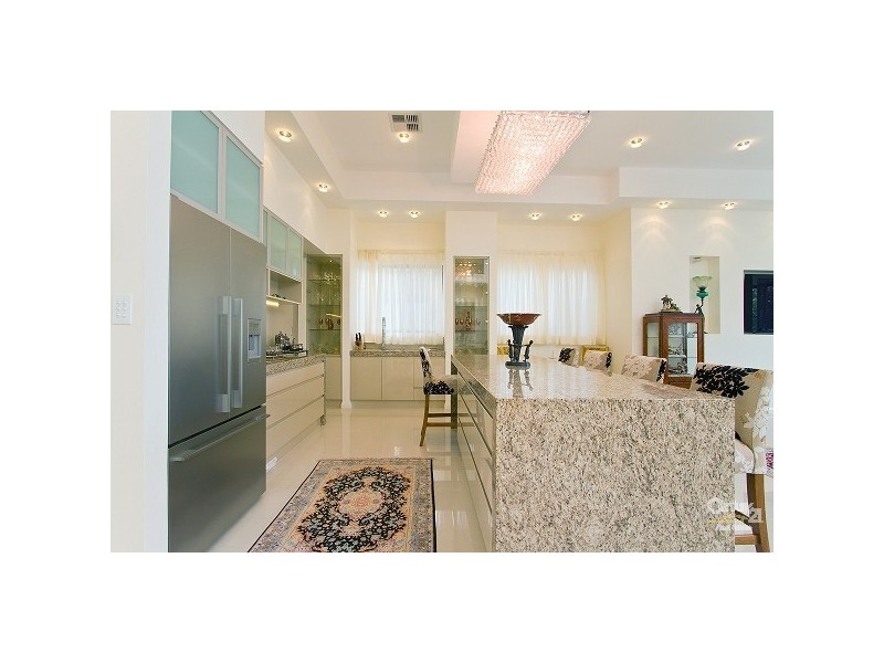 4004 The Boulevarde, Benowa QLD 4217