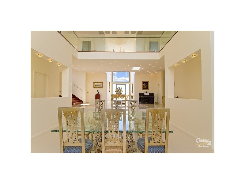 4004 The Boulevarde, Benowa QLD 4217