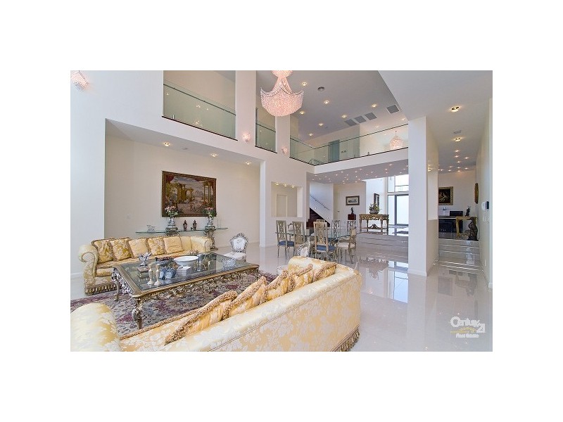 4004 The Boulevarde, Benowa QLD 4217