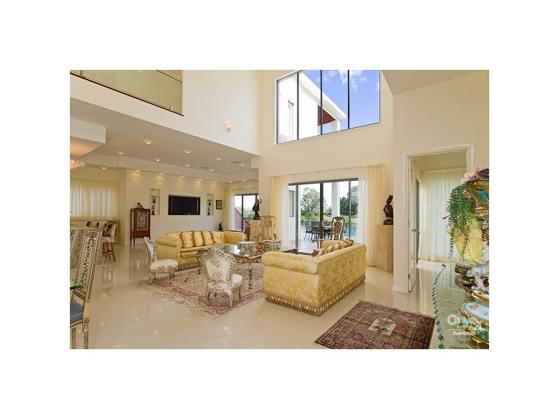 4004 The Boulevarde, Benowa QLD 4217