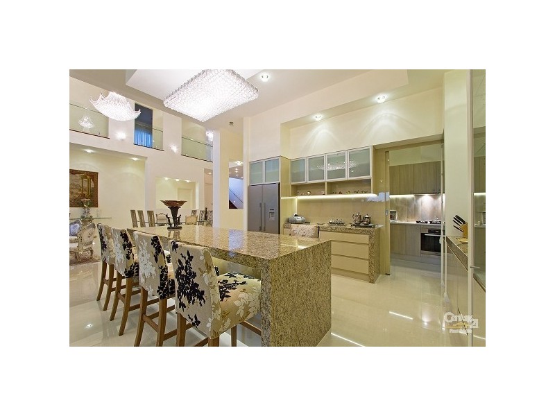 4004 The Boulevarde, Benowa QLD 4217