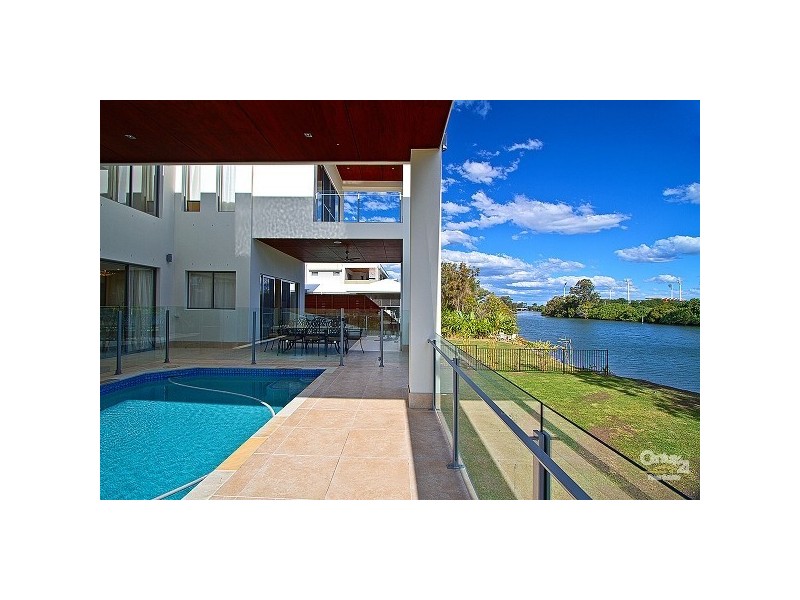 4004 The Boulevarde, Benowa QLD 4217