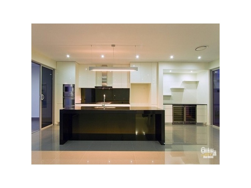 9016 THE BOULEVARDE, Benowa QLD 4217