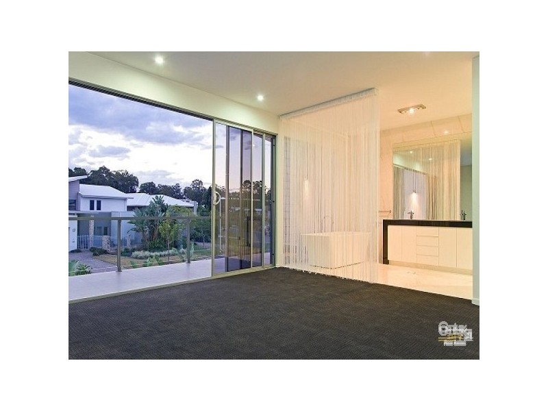 9016 THE BOULEVARDE, Benowa QLD 4217
