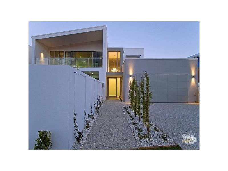 9016 THE BOULEVARDE, Benowa QLD 4217