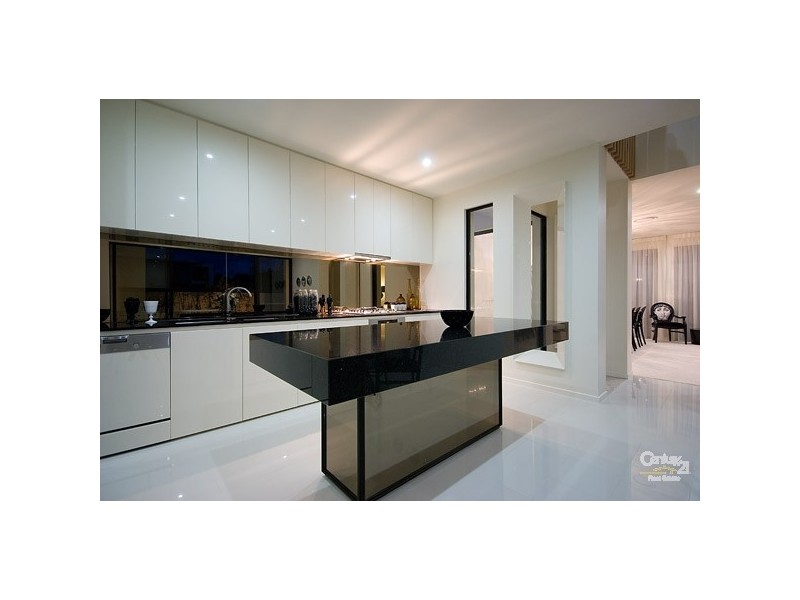 10009 The Boulevarde, Benowa QLD 4217