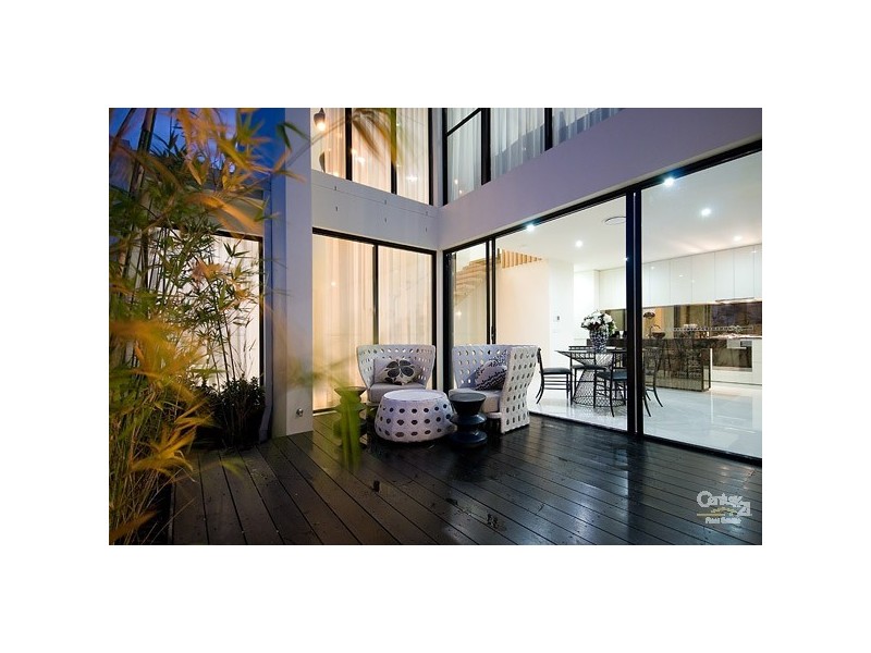 10009 The Boulevarde, Benowa QLD 4217