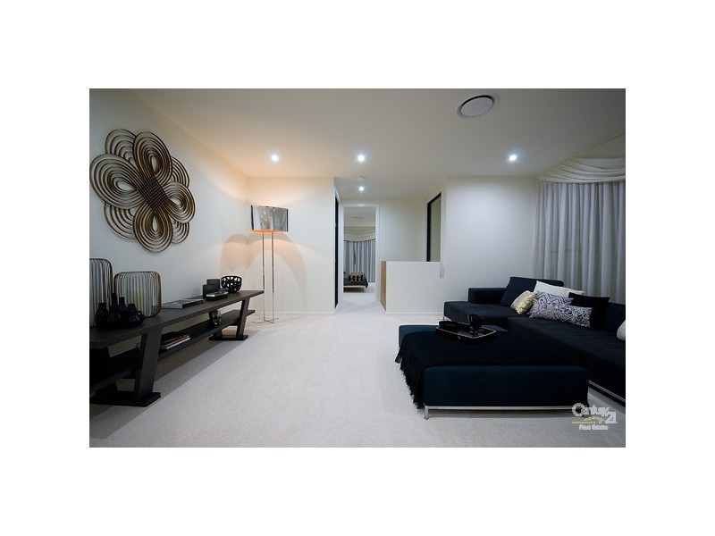 10009 The Boulevarde, Benowa QLD 4217