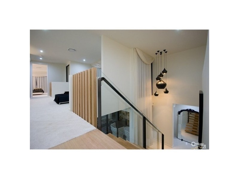 10009 The Boulevarde, Benowa QLD 4217