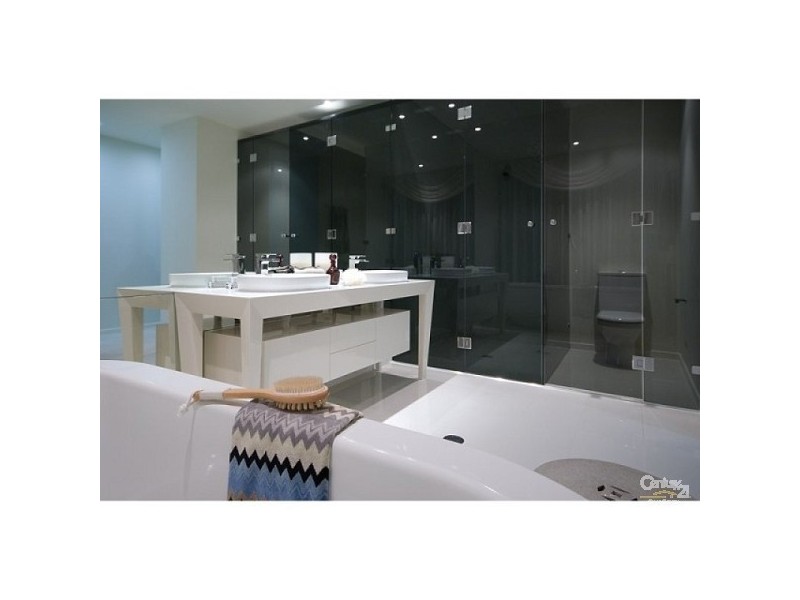 10009 The Boulevarde, Benowa QLD 4217