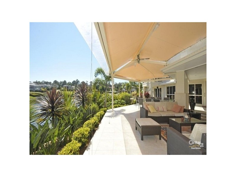 1043 Lakeview Tce, Benowa QLD 4217