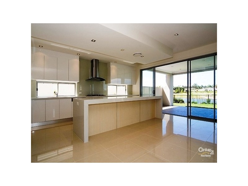 3021 The Boulevarde, Benowa QLD 4217
