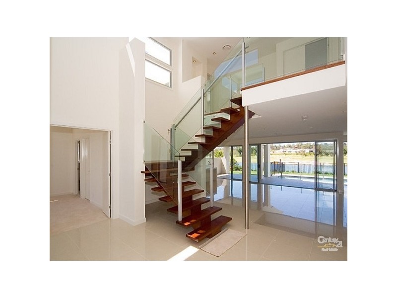 3021 The Boulevarde, Benowa QLD 4217