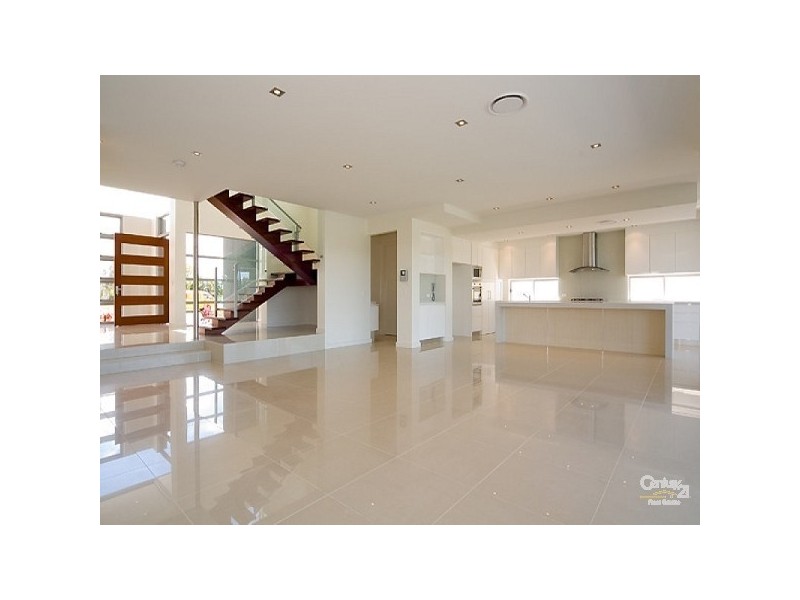 3021 The Boulevarde, Benowa QLD 4217