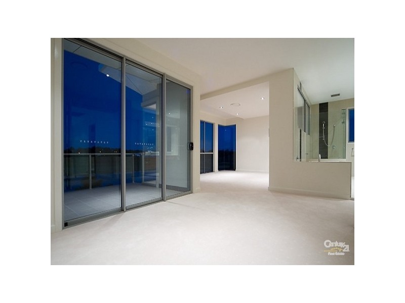 3021 The Boulevarde, Benowa QLD 4217