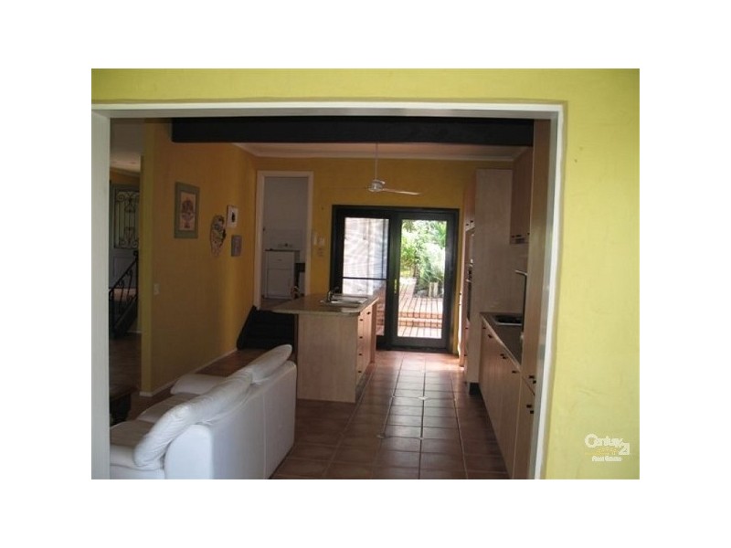 4 Bellview Cres, Ashmore QLD 4214