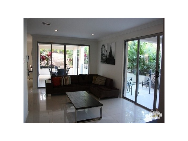 1013 Lakeview Tce, Benowa QLD 4217