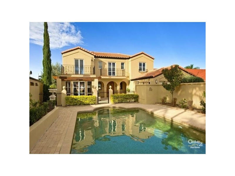 16 Saywell street, Bundall QLD 4217