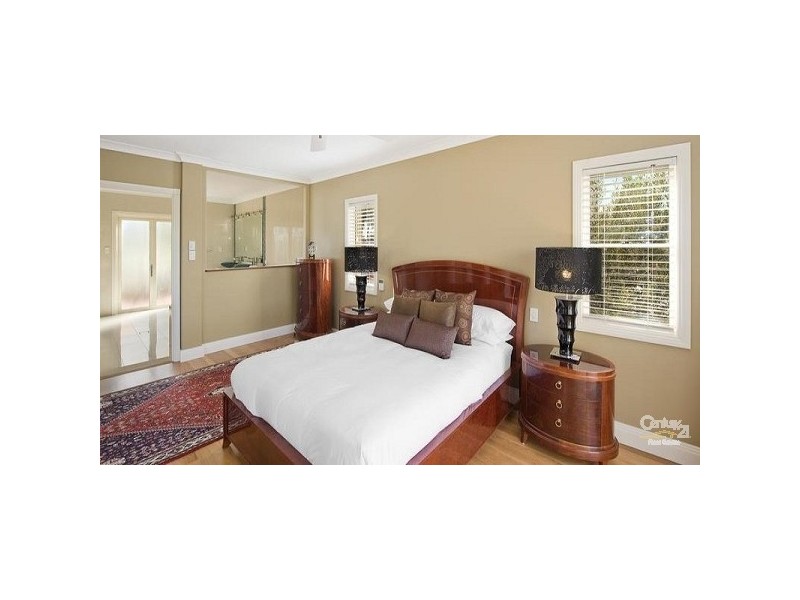 16 Saywell street, Bundall QLD 4217