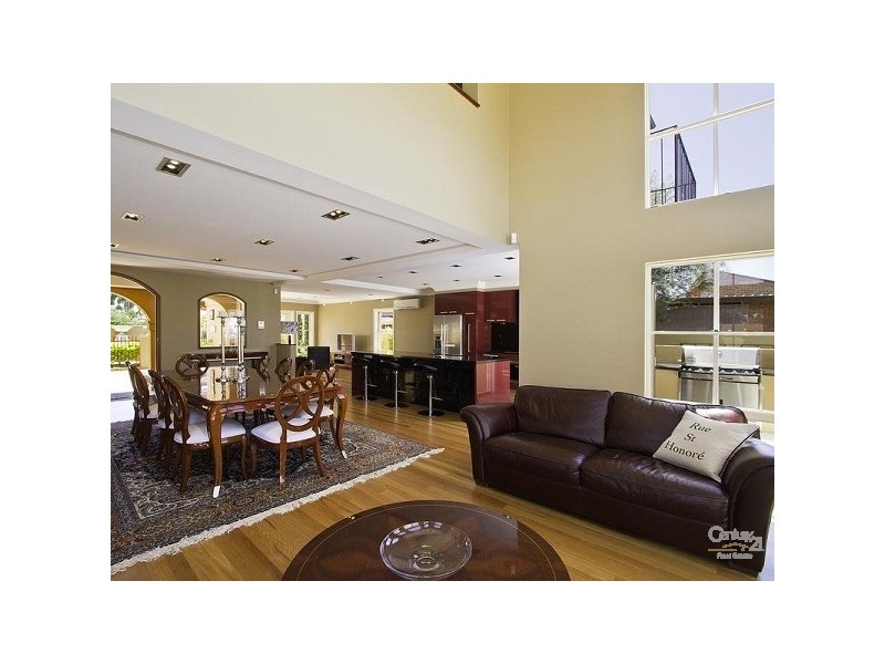 16 Saywell street, Bundall QLD 4217