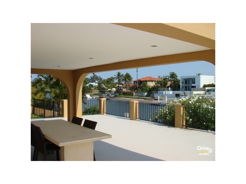 16 Saywell St, Bundall QLD 4217